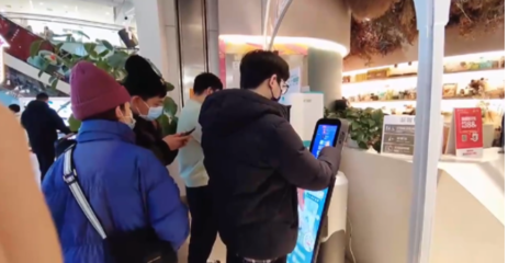 猎豹移动机器人入驻西单大悦城，智慧Mall开启消费新纪元